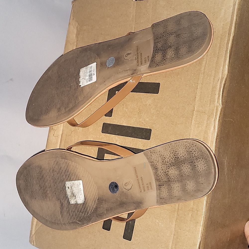 Womans slides - Picture 2 of 3